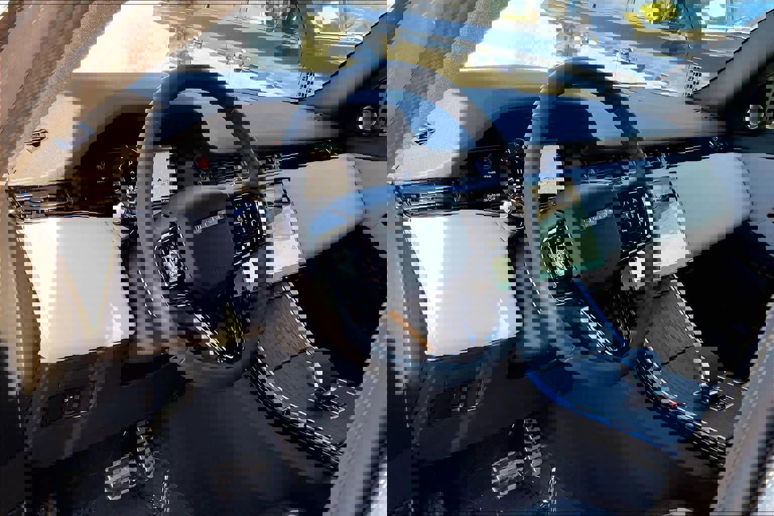 Certified 2026 Land Rover Range Rover Evoque Dynamic SE image 17