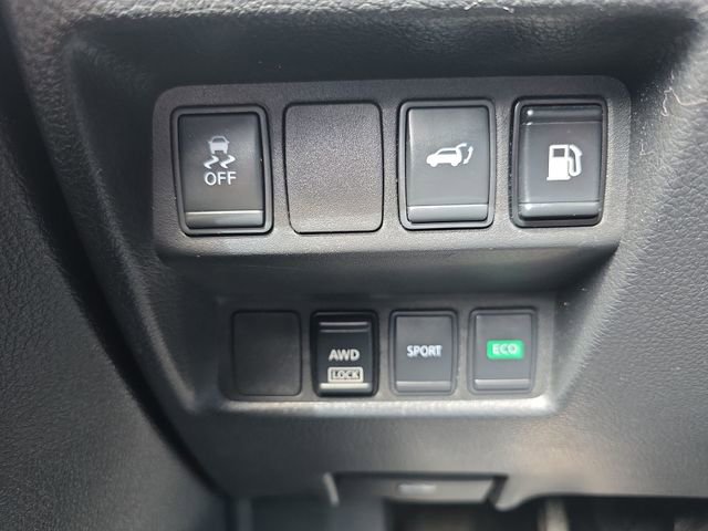 Used 2018 Nissan Rogue SV image 34