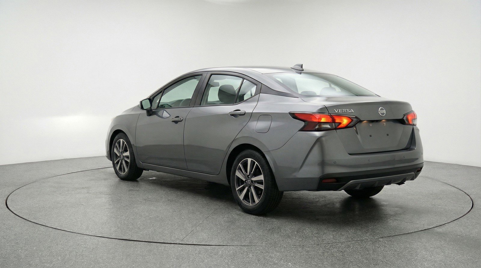 Used 2025 Nissan Versa SV image 6
