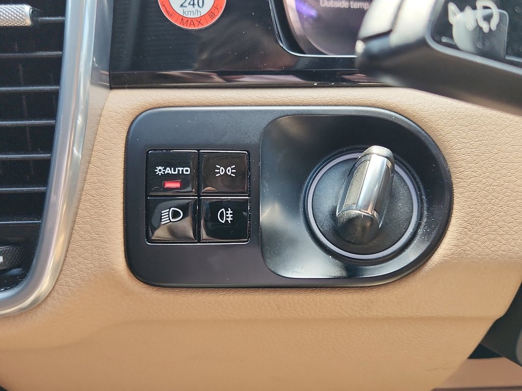 Certified 2020 Porsche Cayenne AWD/4WD image 17