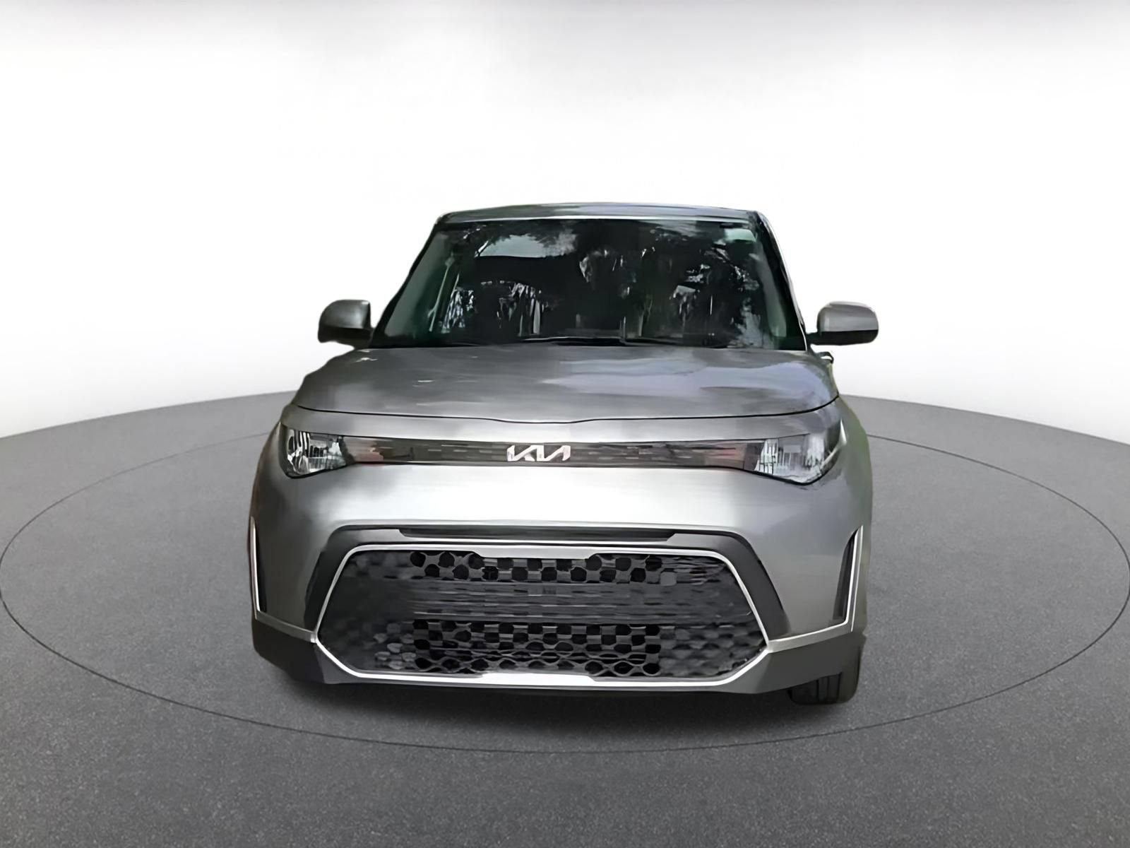 Used 2025 Kia Soul LX w/ LX Technology Package FWD image 3
