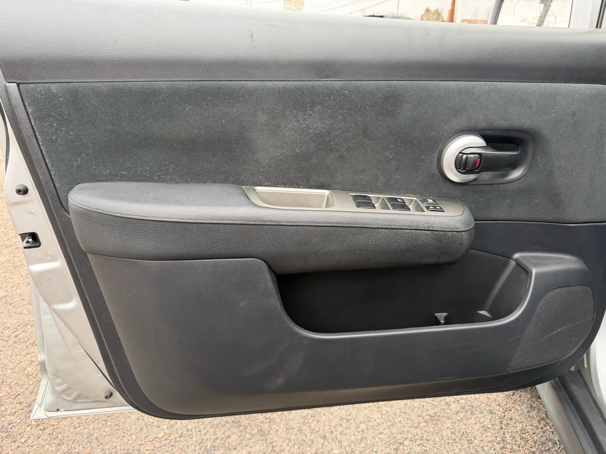 Used 2011 Nissan Versa 1.8 S w/ PWR Plus Pkg FWD image 12