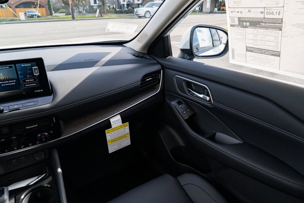 New 2026 Nissan Rogue Platinum image 10