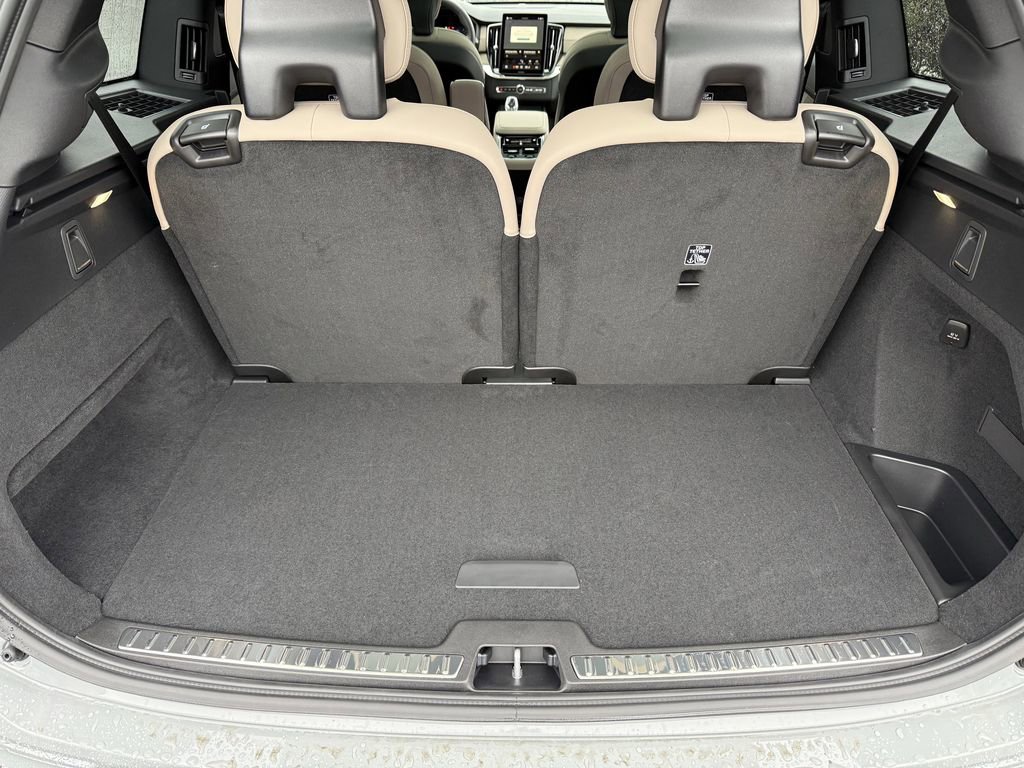New 2026 Volvo XC90 B6 Plus image 13