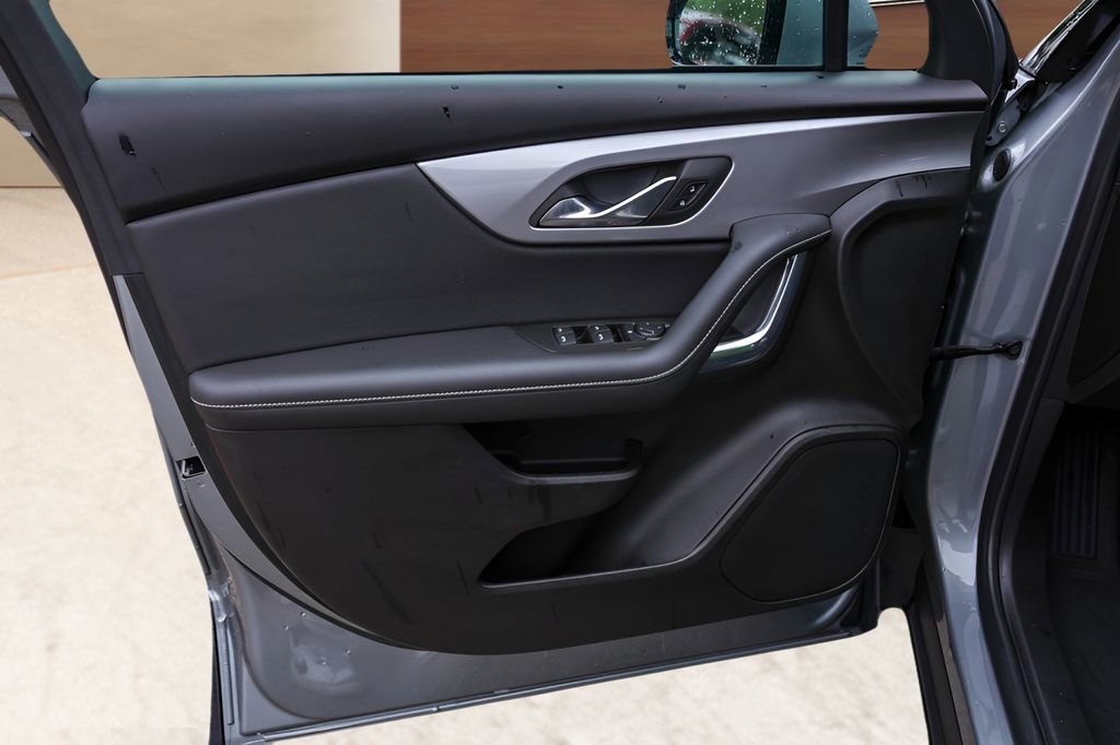 Used 2024 Chevrolet Blazer LT FWD image 21