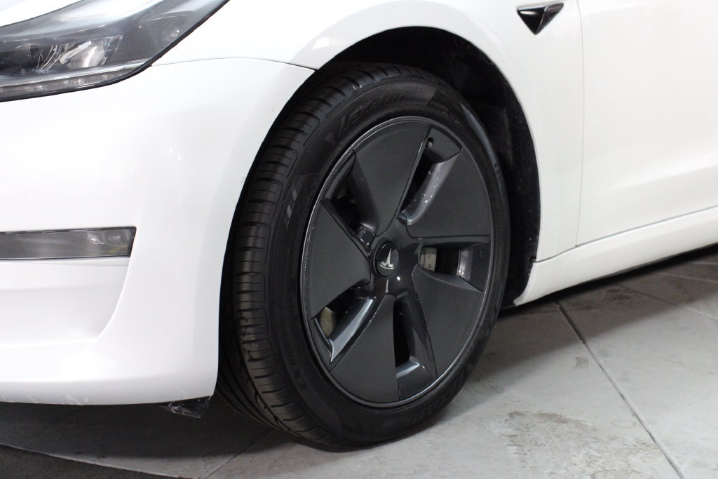 Used 2023 Tesla Model 3 Standard Range RWD image 5