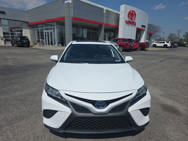 Used 2020 Toyota Camry SE w/ Sunroof Package FWD image 3