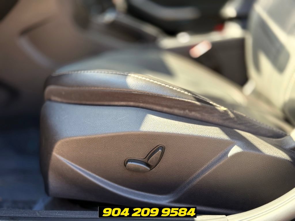 Used 2014 Ford Focus Titanium FWD image 11