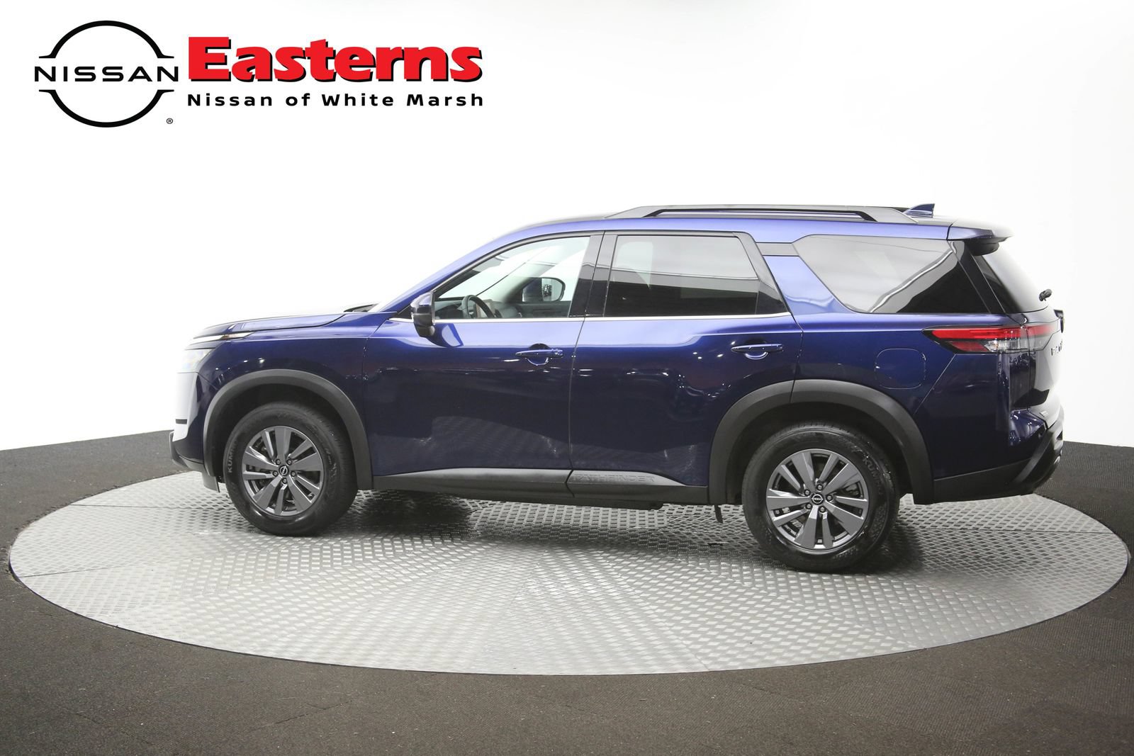 Used 2025 Nissan Pathfinder SV FWD image 60