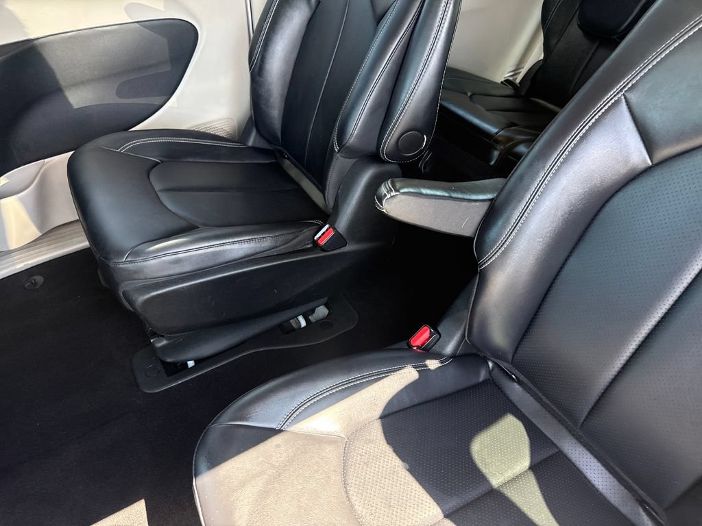 Used 2024 Chrysler Pacifica Limited FWD image 22