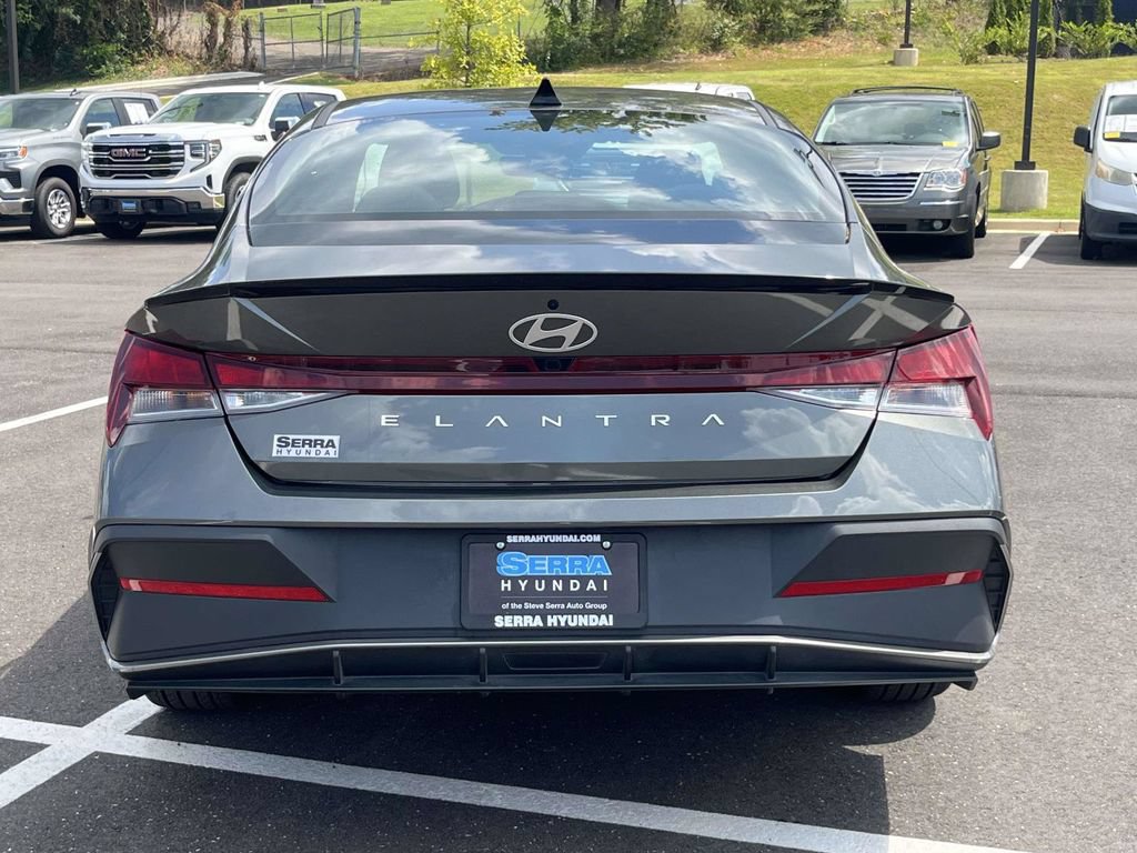 Certified 2025 Hyundai Elantra Sport w/ Cargo Package FWD image 4