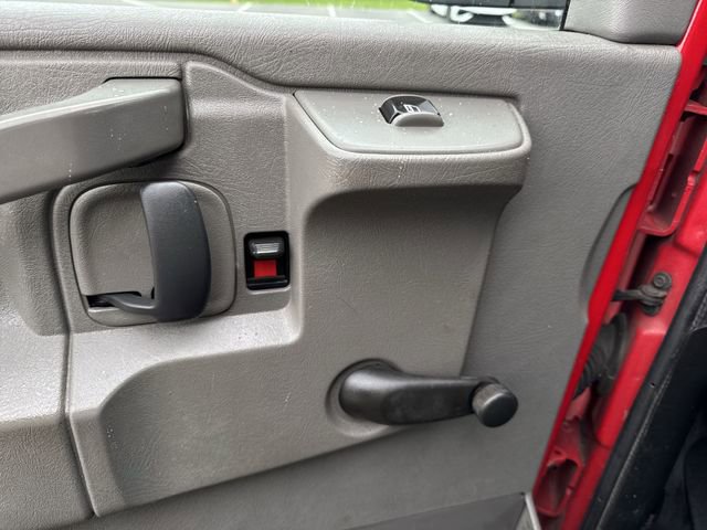 Used 2017 GMC Savana 2500 RWD image 19