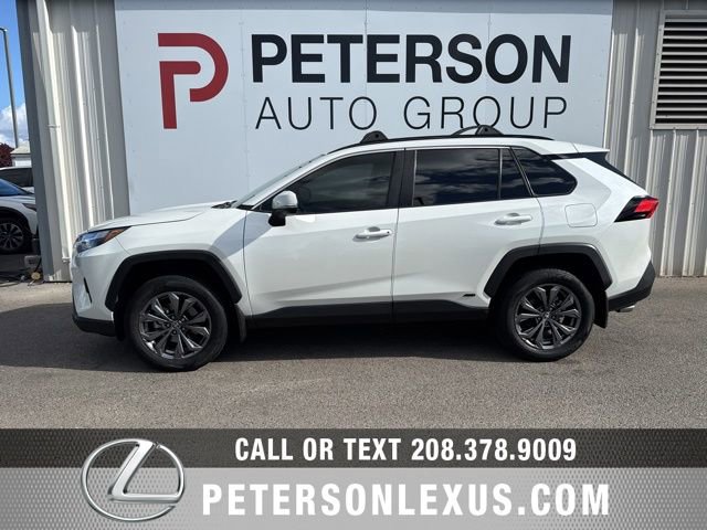 Used 2022 Toyota RAV4 XLE Premium AWD/4WD image 7