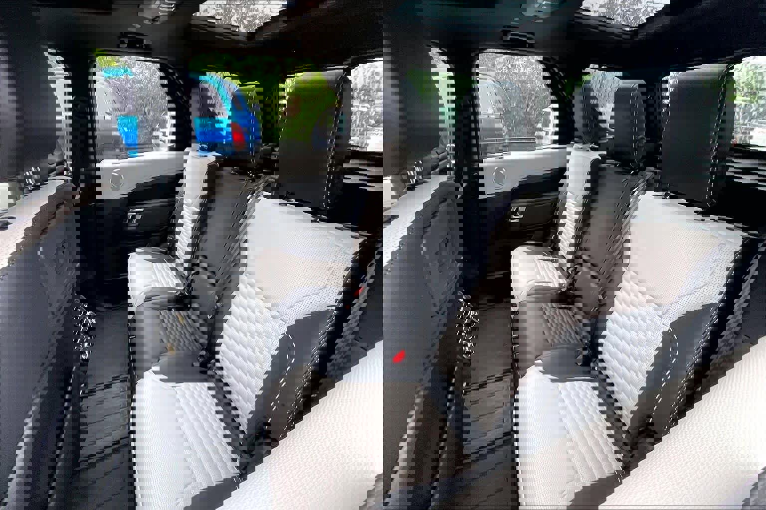 Used 2023 Land Rover Discovery Metropolitan Edition AWD/4WD image 21