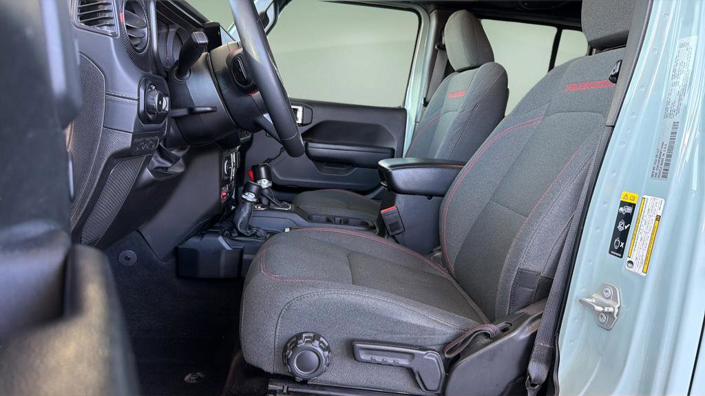 Used 2024 Jeep Wrangler Unlimited Rubicon w/ Technology Group image 17