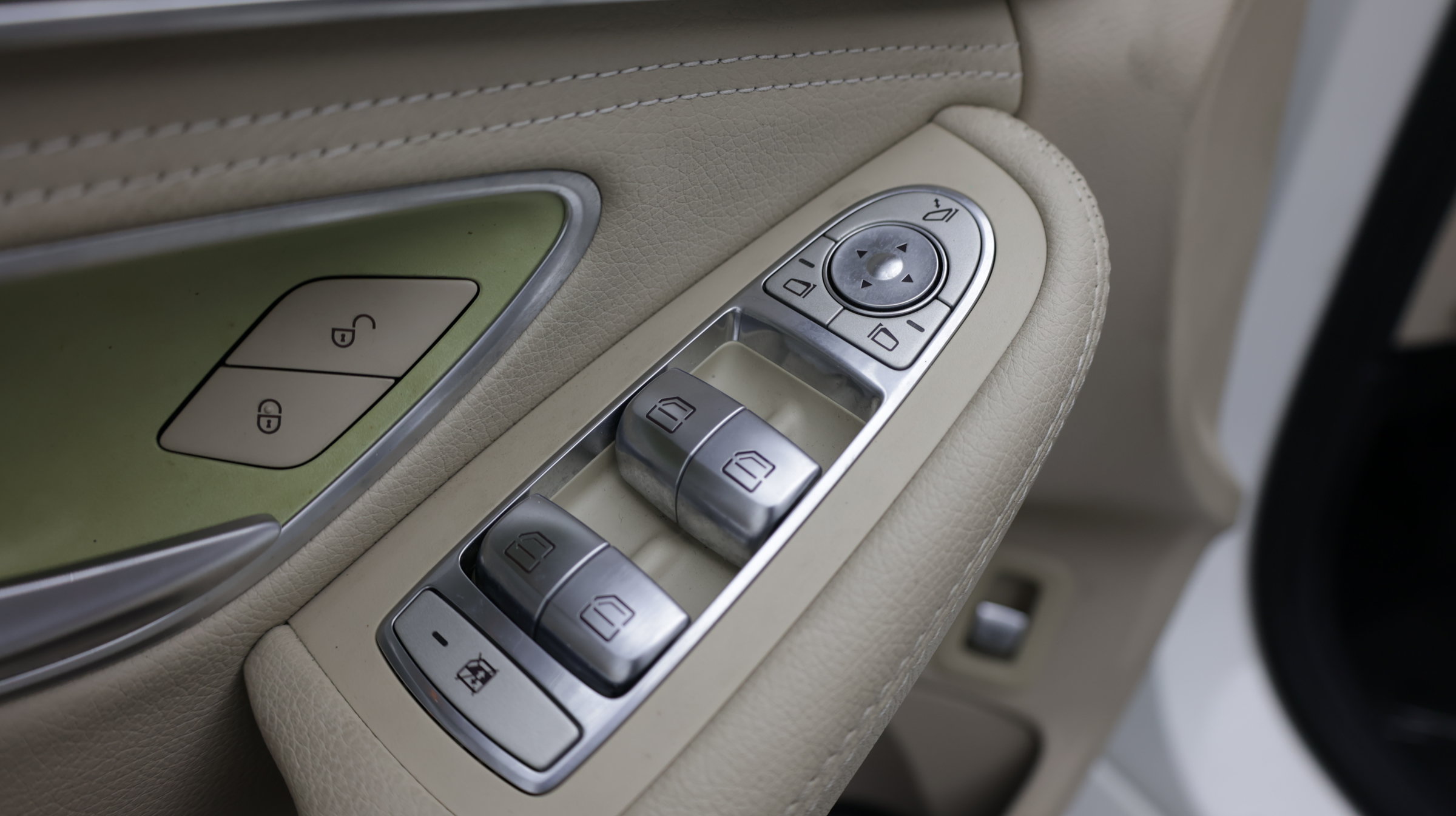 Used 2015 Mercedes-Benz C 300 4MATIC Sedan image 14
