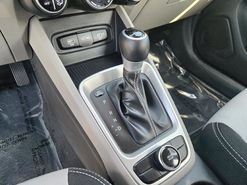 Used 2025 Hyundai Venue SEL FWD image 17