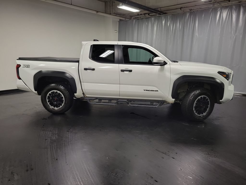 Used 2025 Toyota Tacoma TRD Off-Road AWD/4WD image 9