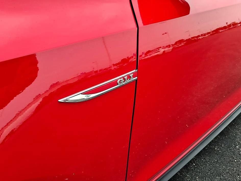 Used 2017 Volkswagen Jetta GLI FWD image 11