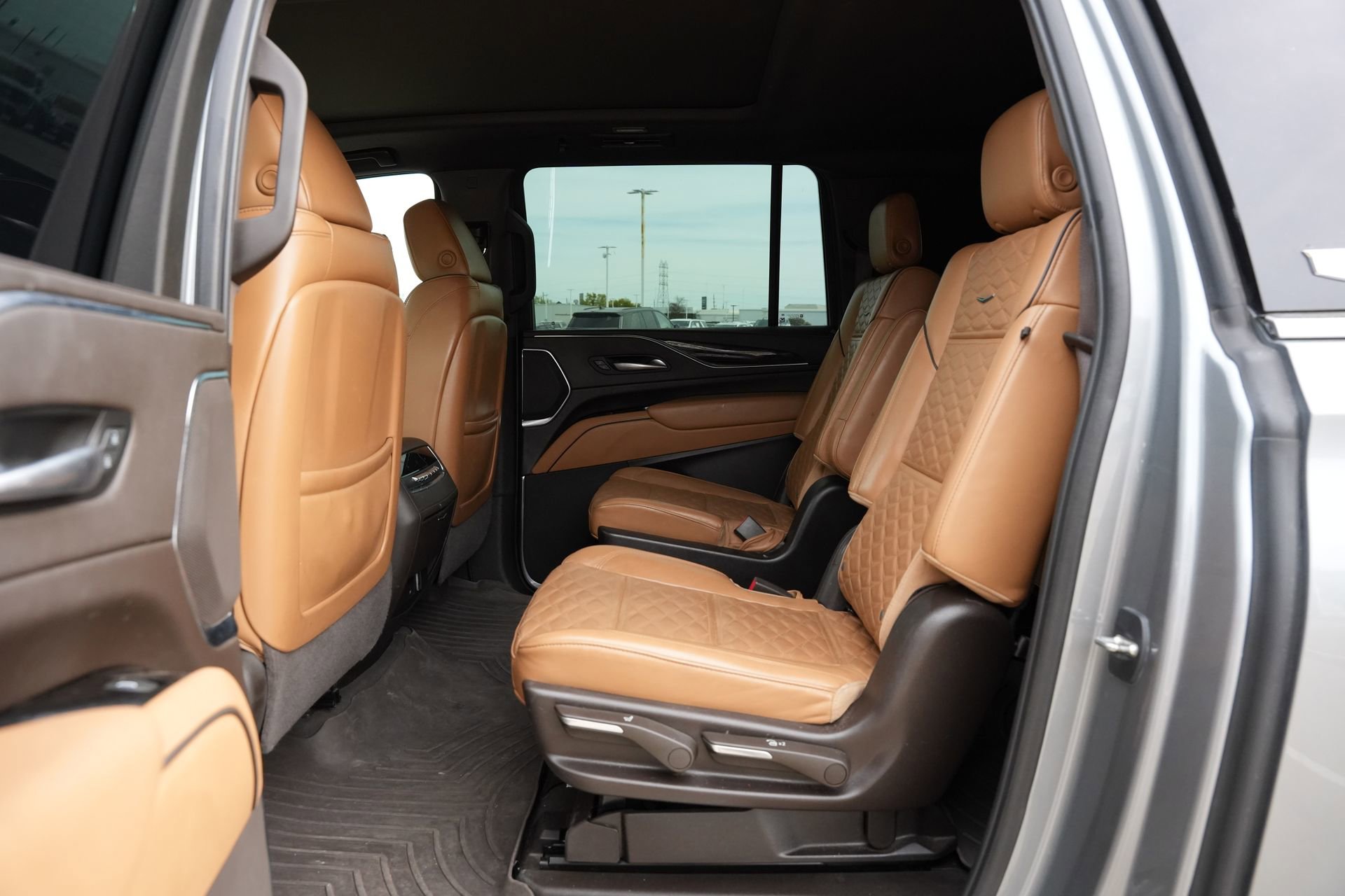 Used 2023 Cadillac Escalade ESV Premium Luxury image 20