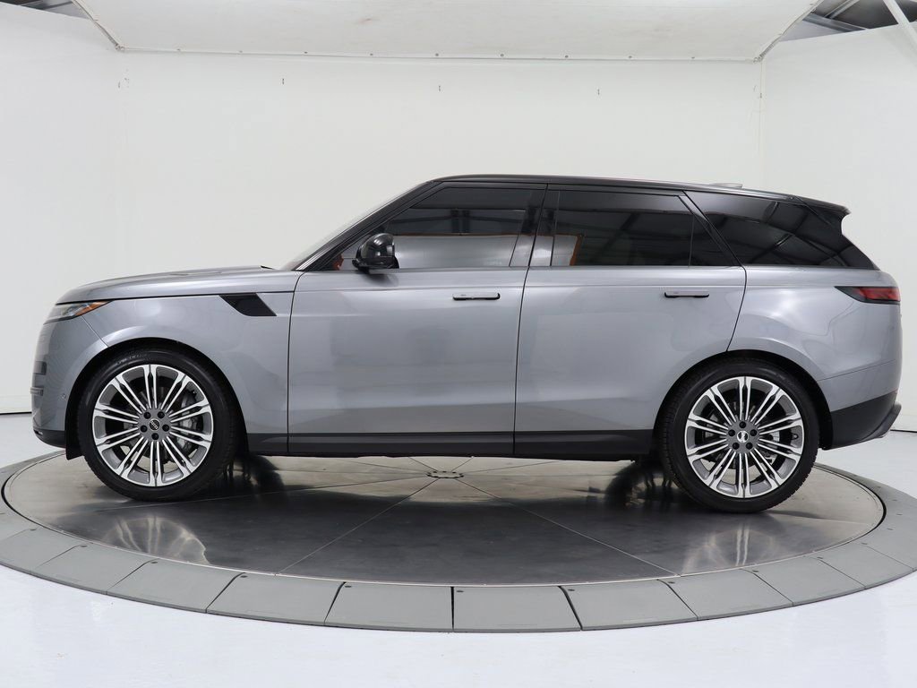 Used 2023 Land Rover Range Rover Sport SE image 2
