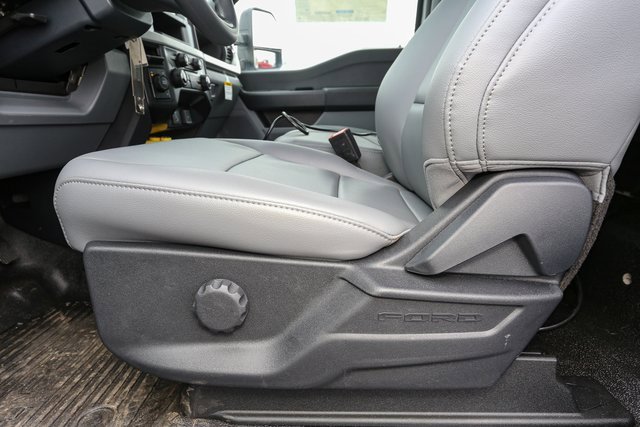 New 2025 Ford F450 XL w/ XL Chrome Package image 34