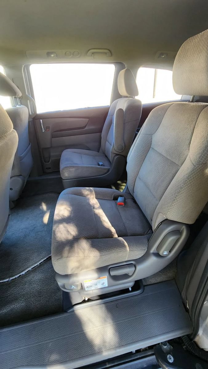Used 2014 Honda Odyssey LX image 11