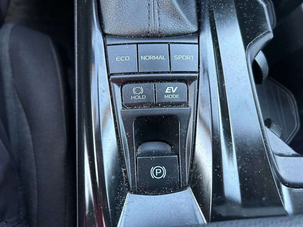 Used 2025 Toyota Camry LE w/ Convenience Package image 28