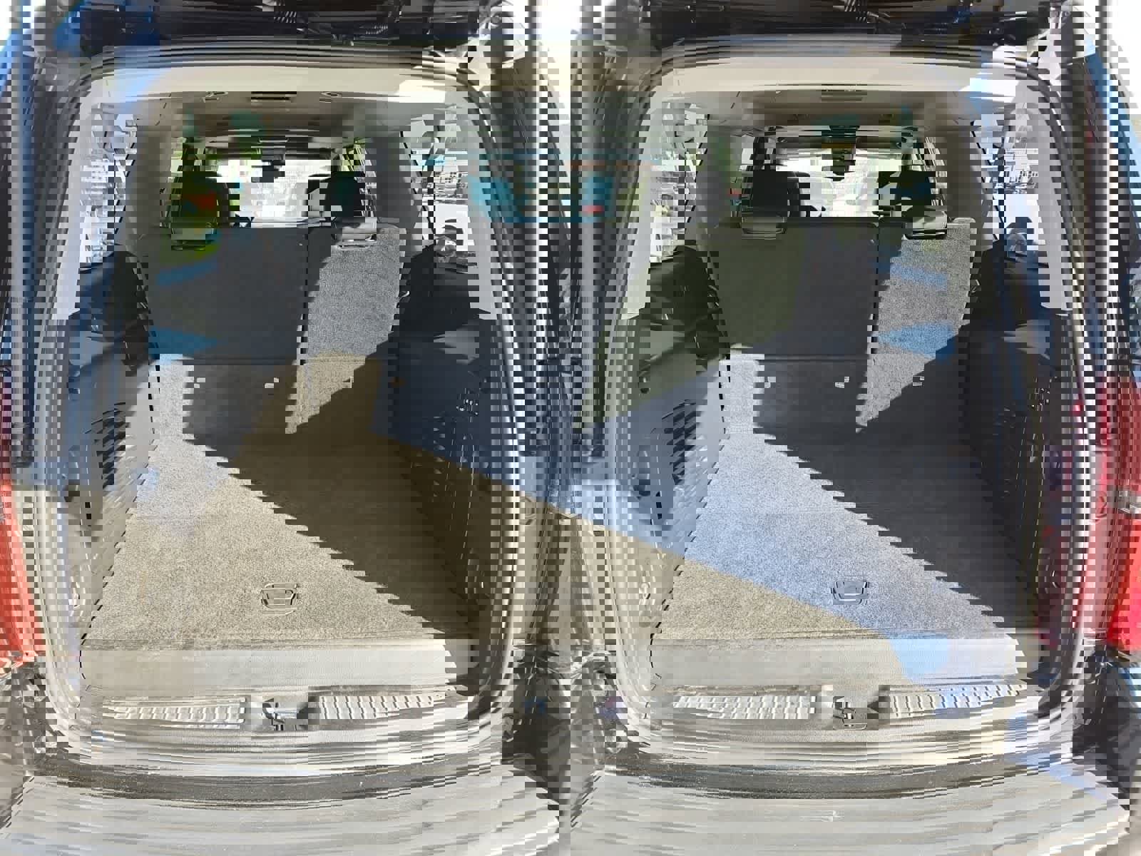 Used 2019 Chevrolet Suburban LT image 25