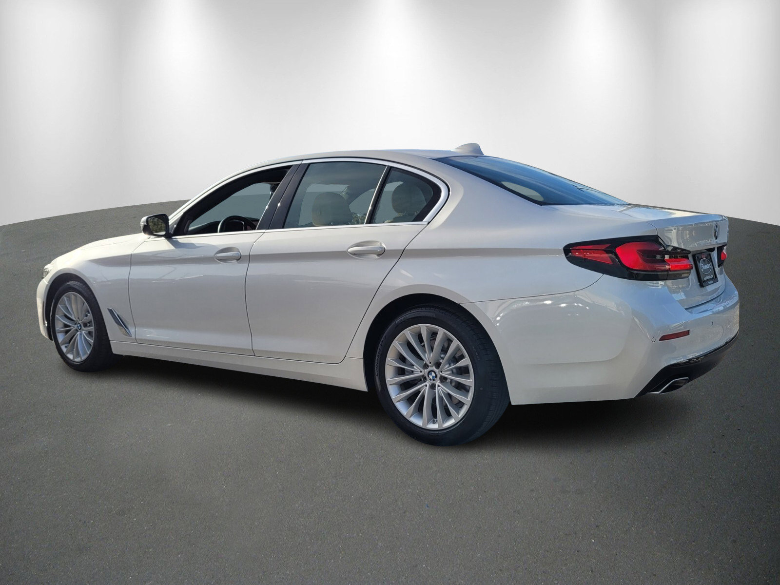 Used 2023 BMW 530i w/ Premium Package image 5