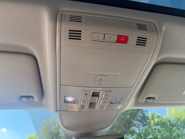 Certified 2023 Volkswagen Taos SE w/ Panoramic Sunroof Package FWD image 25
