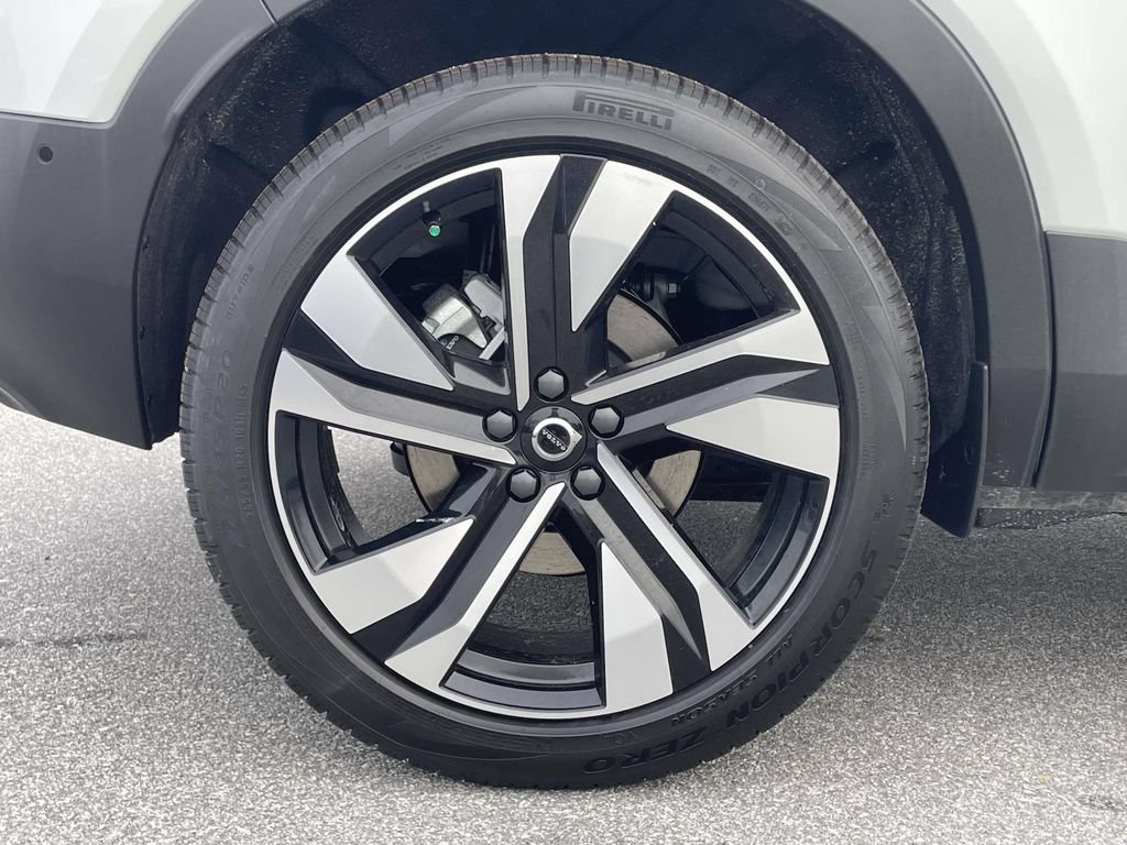 New 2026 Volvo XC40 B5 Plus w/ Climate Package AWD/4WD image 32