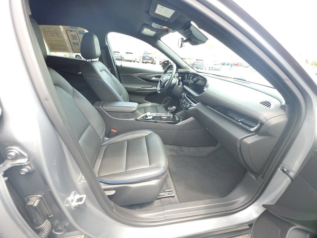 Used 2024 Buick Envista Sport Touring w/ Convenience I Package FWD image 32