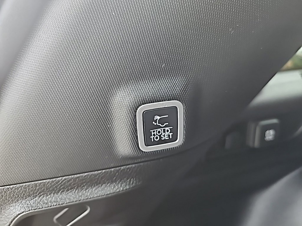 Certified 2025 Jeep Grand Cherokee Altitude image 24