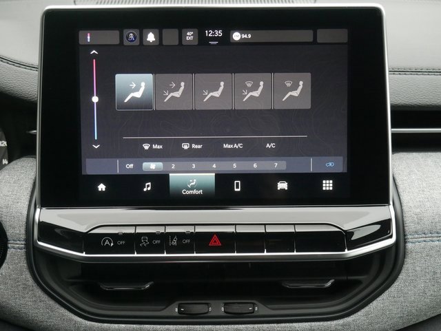 Used 2024 Jeep Compass Latitude w/ Sun and Sound Group image 21