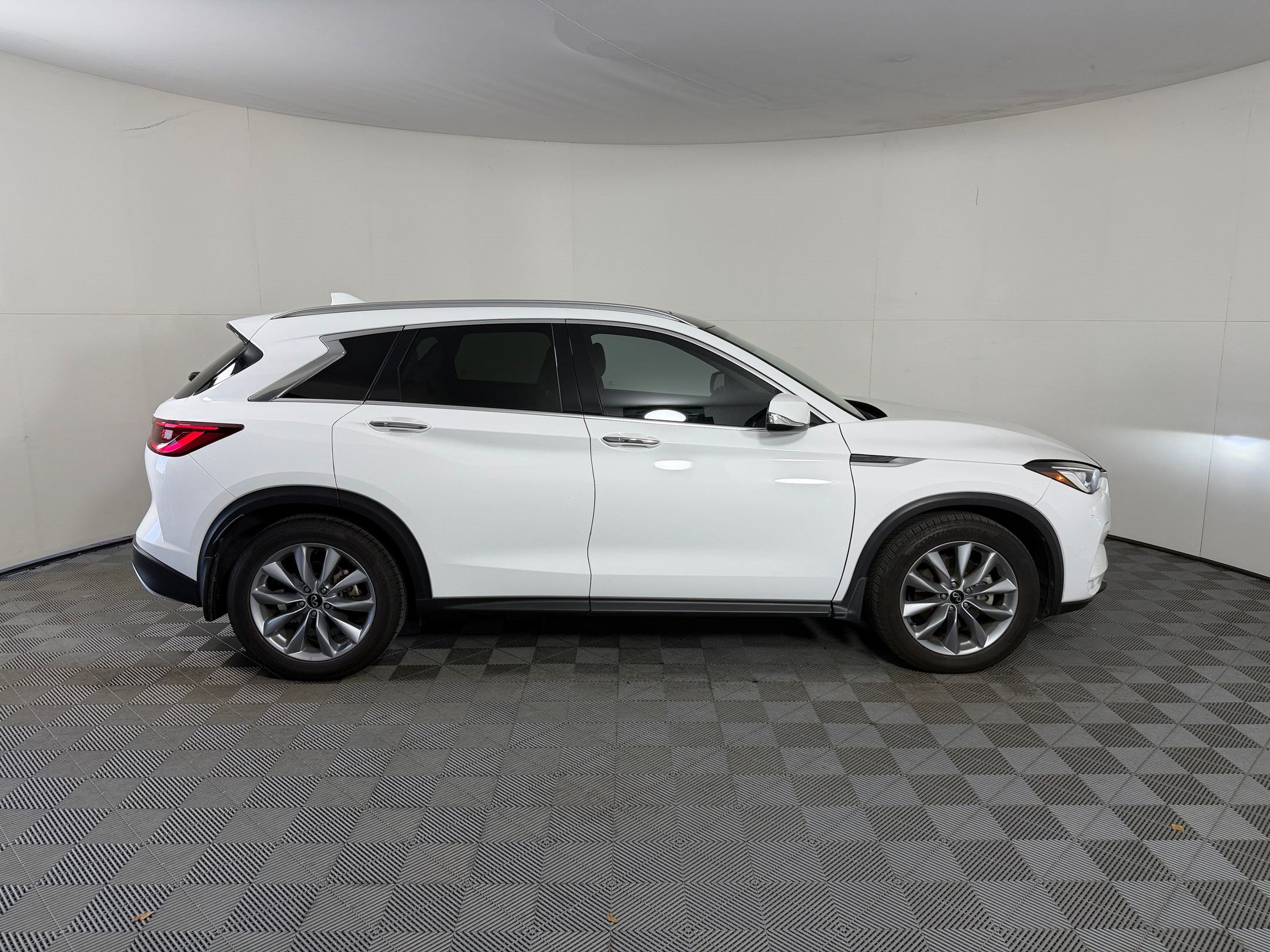 Used 2022 INFINITI QX50 Luxe FWD image 8