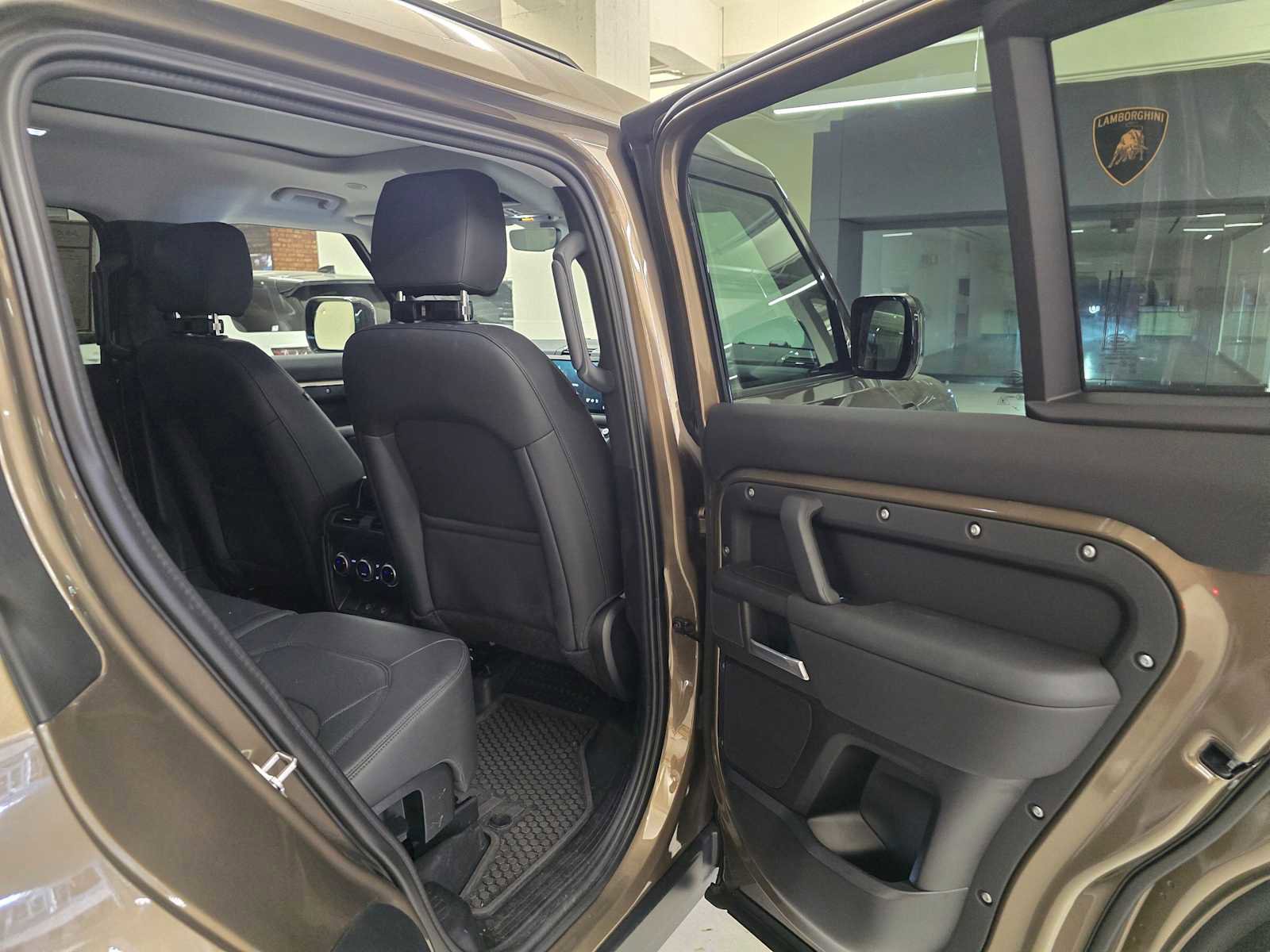 Used 2025 Land Rover Defender 130 S image 15