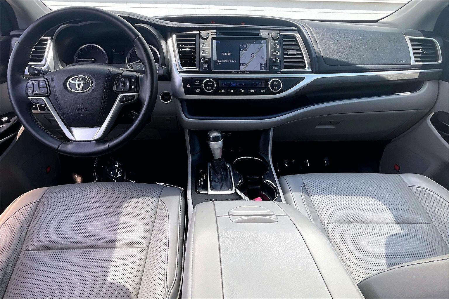 Used 2018 Toyota Highlander Limited AWD/4WD image 19
