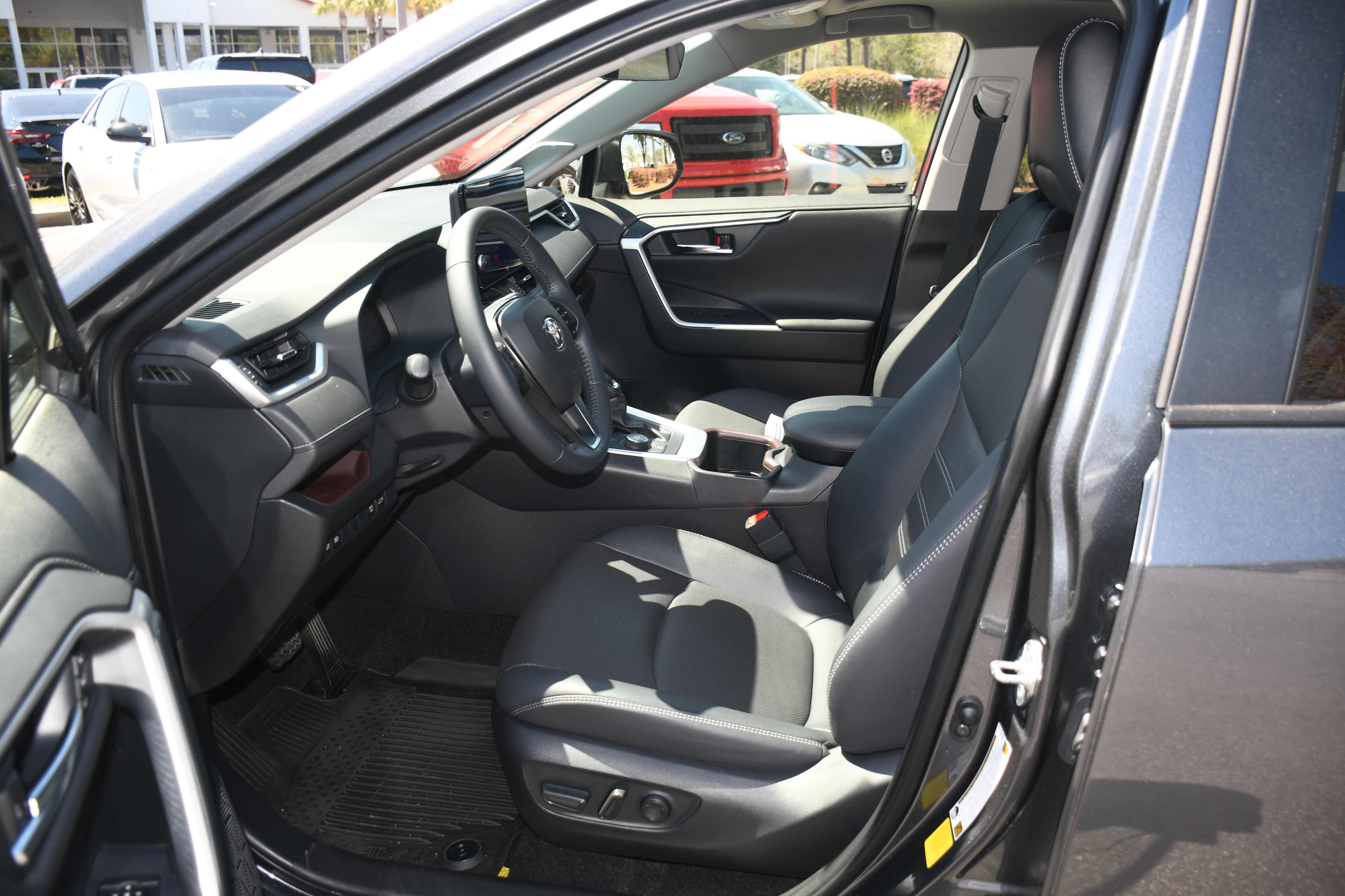 Used 2024 Toyota RAV4 Limited image 8