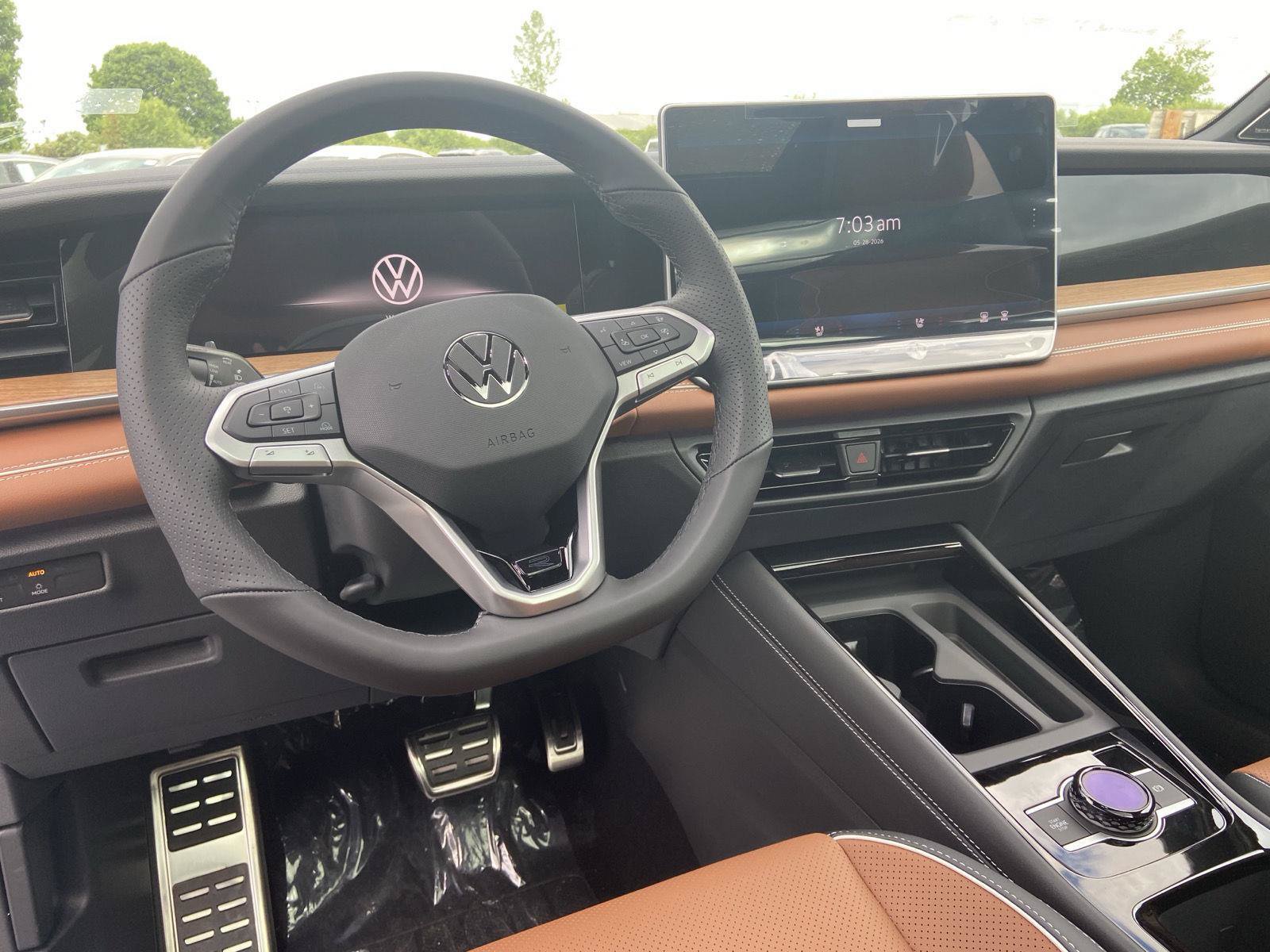 New 2026 Volkswagen Tiguan SEL R-Line AWD/4WD image 9