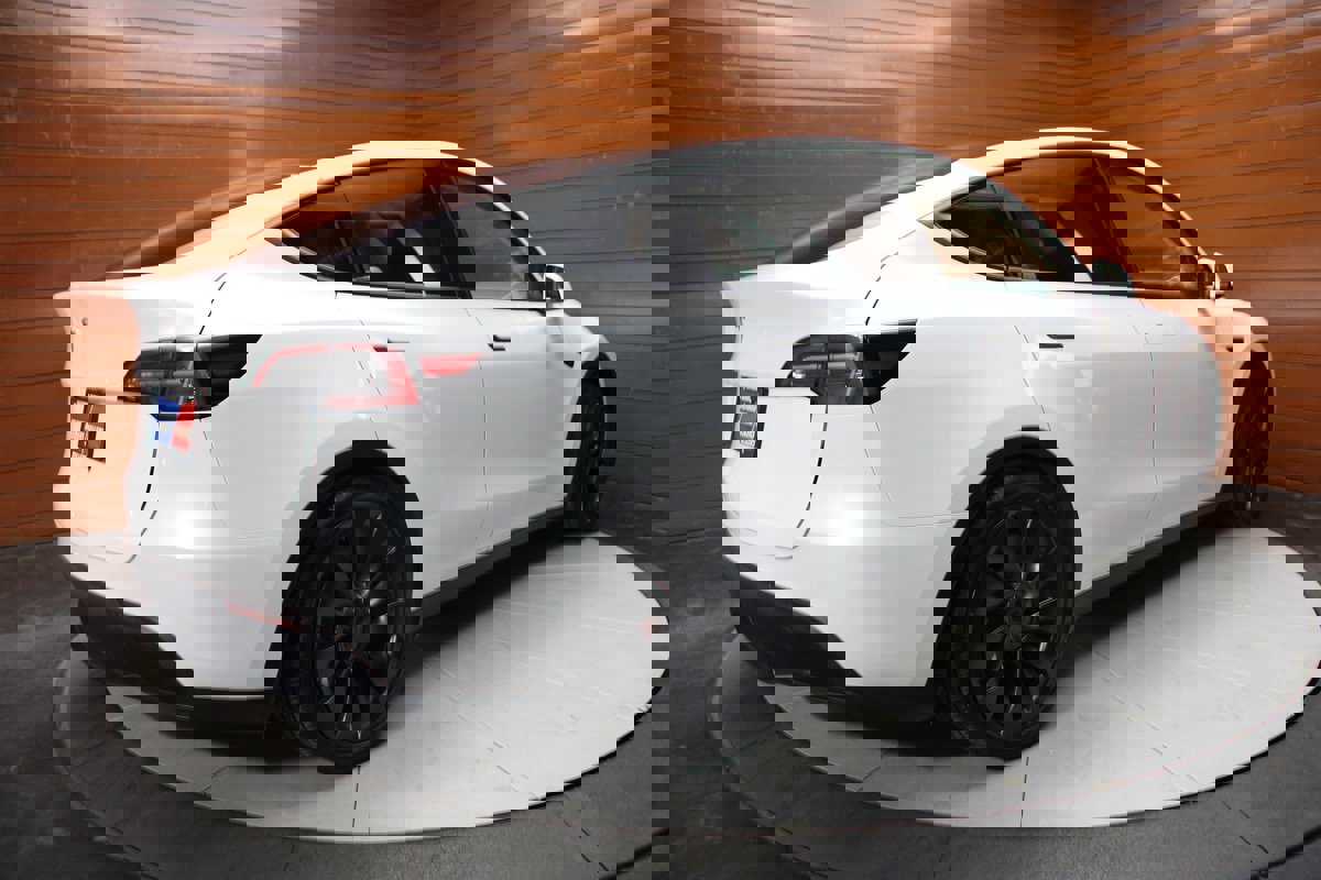 Used 2023 Tesla Model Y Performance image 12