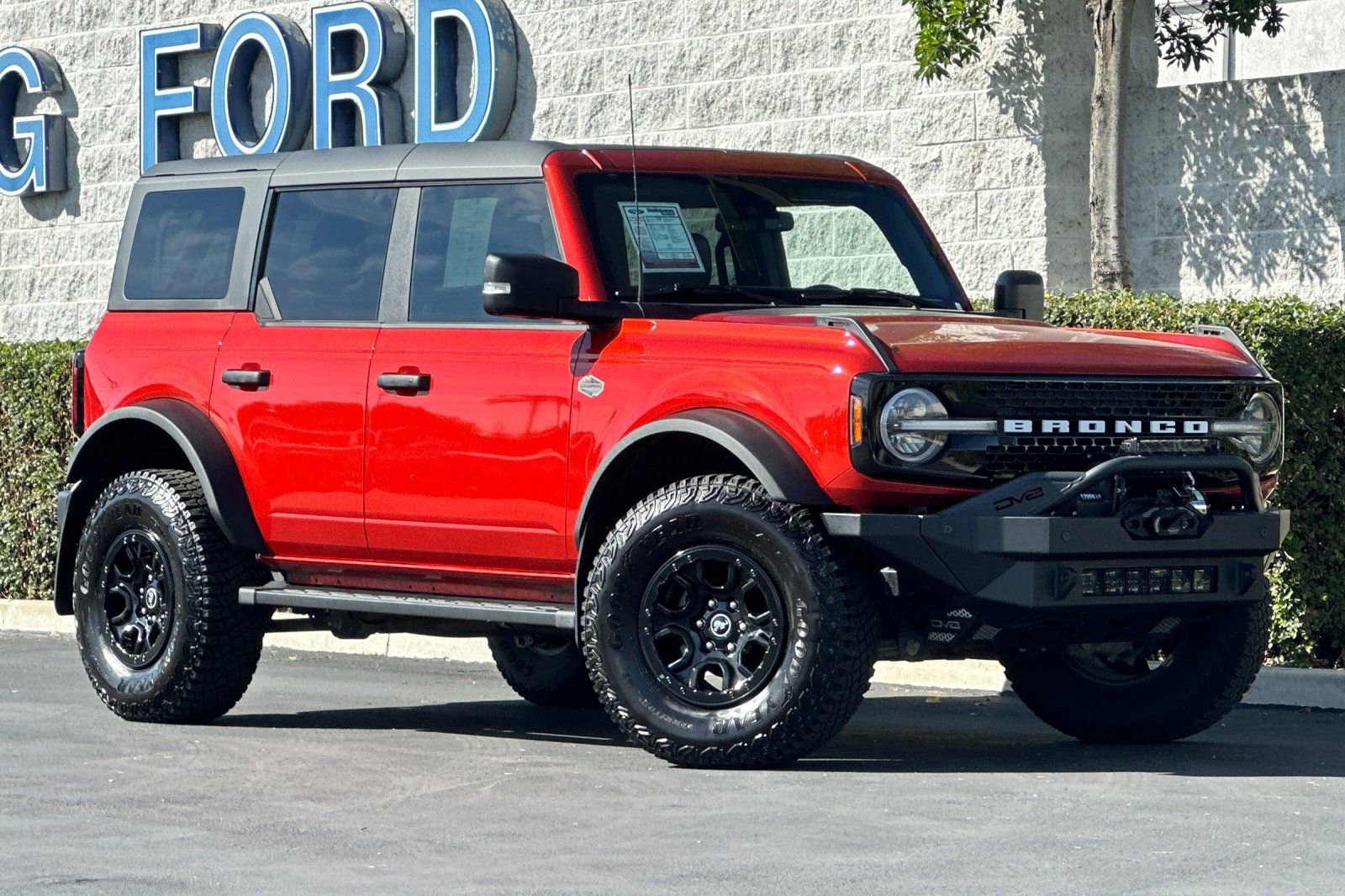 Used 2023 Ford Bronco Wildtrak image 2