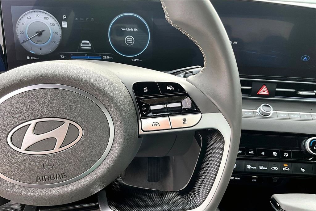 Used 2025 Hyundai Elantra SEL image 15