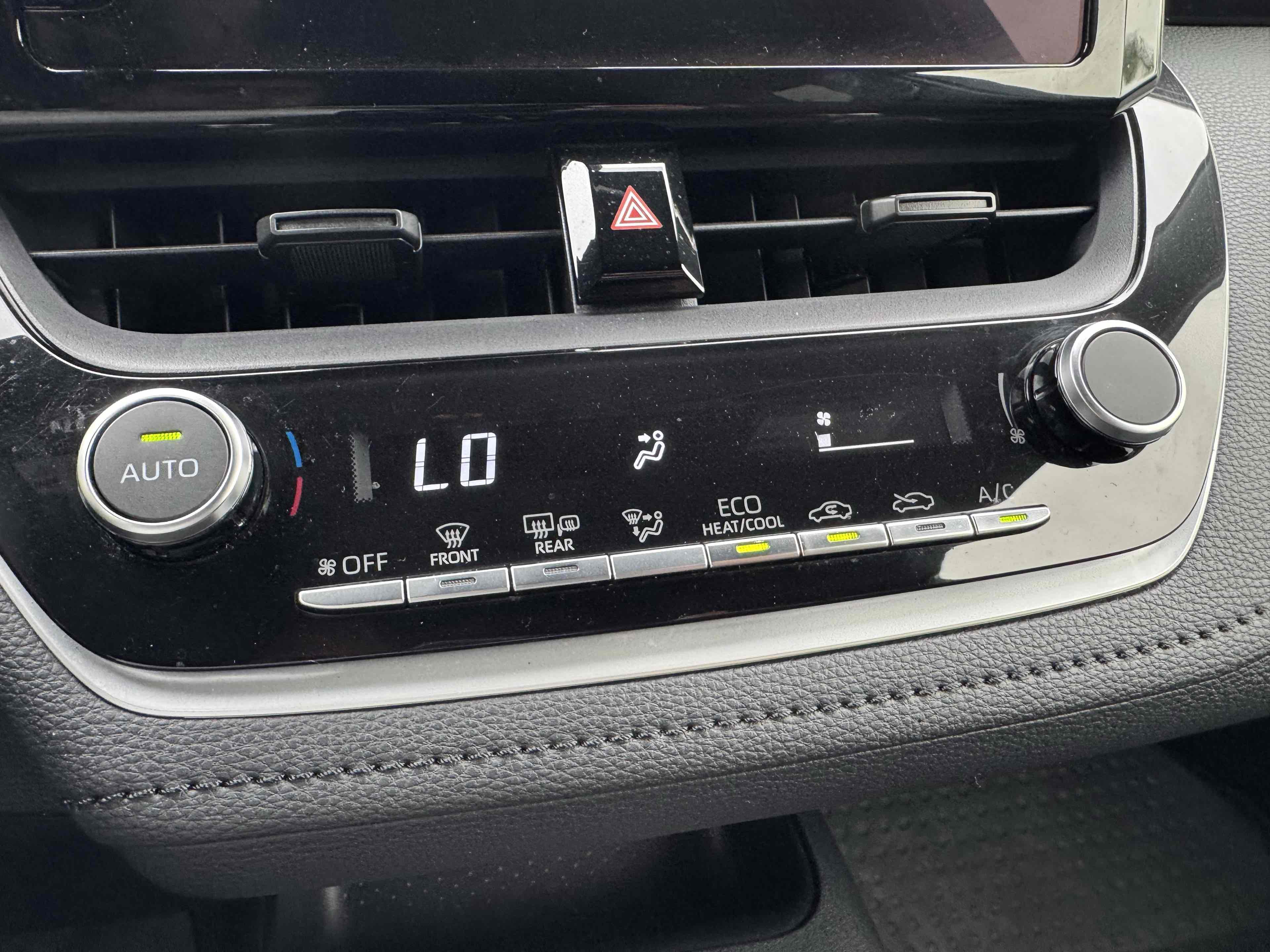 Used 2024 Toyota Corolla SE image 27