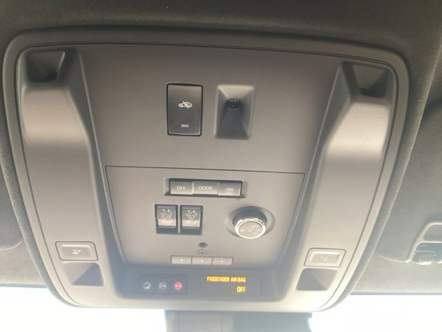 Used 2018 Cadillac Escalade Platinum image 32