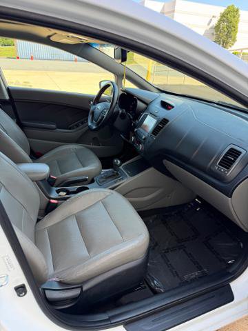 Used 2014 Kia Forte EX w/ Premium Package FWD image 12