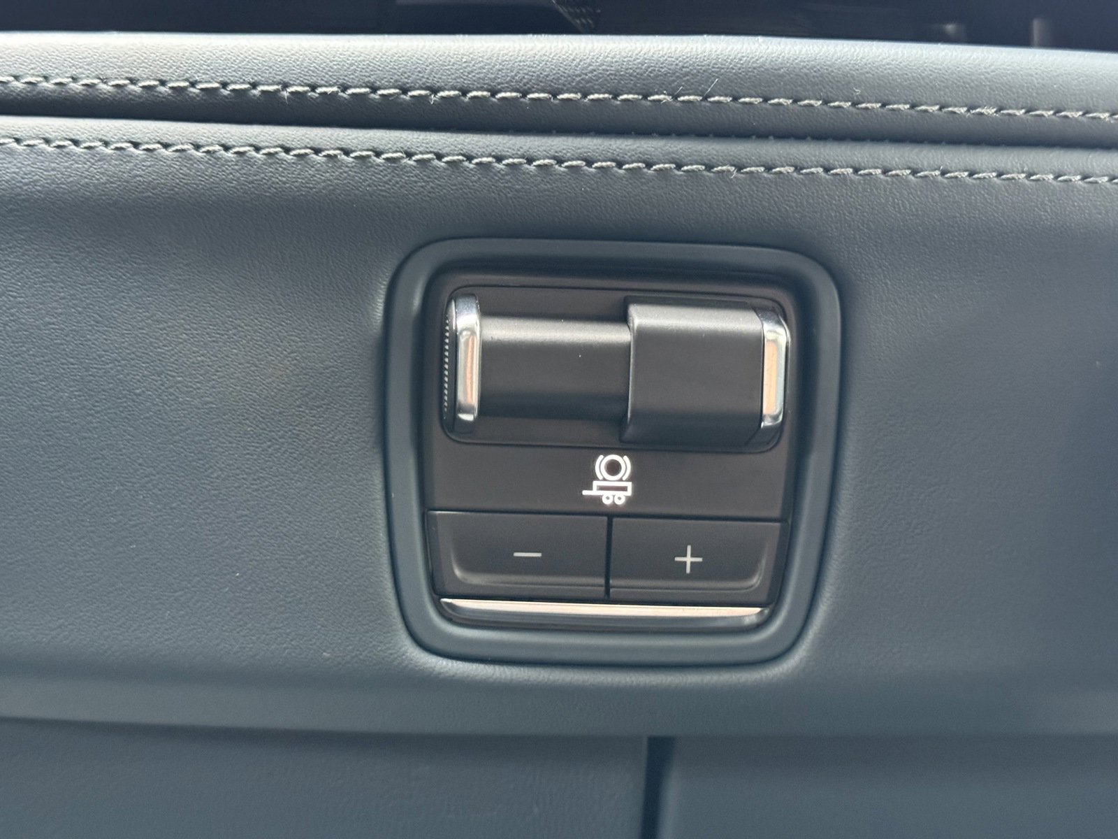 New 2025 Cadillac Escalade IQ Sport 2 w/ LPO, ONYX Package image 32