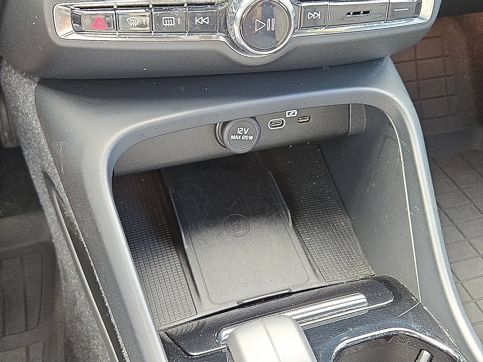 Certified 2023 Volvo XC40 Recharge Core AWD/4WD image 30