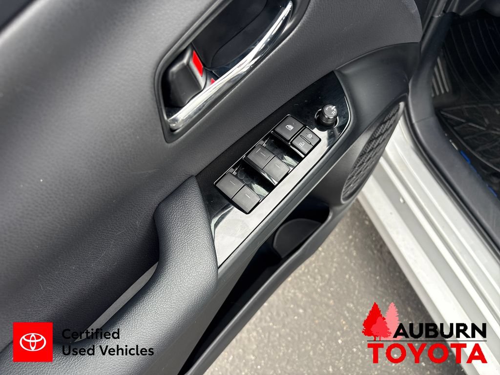 Used 2020 Toyota Prius Prime LE FWD image 18