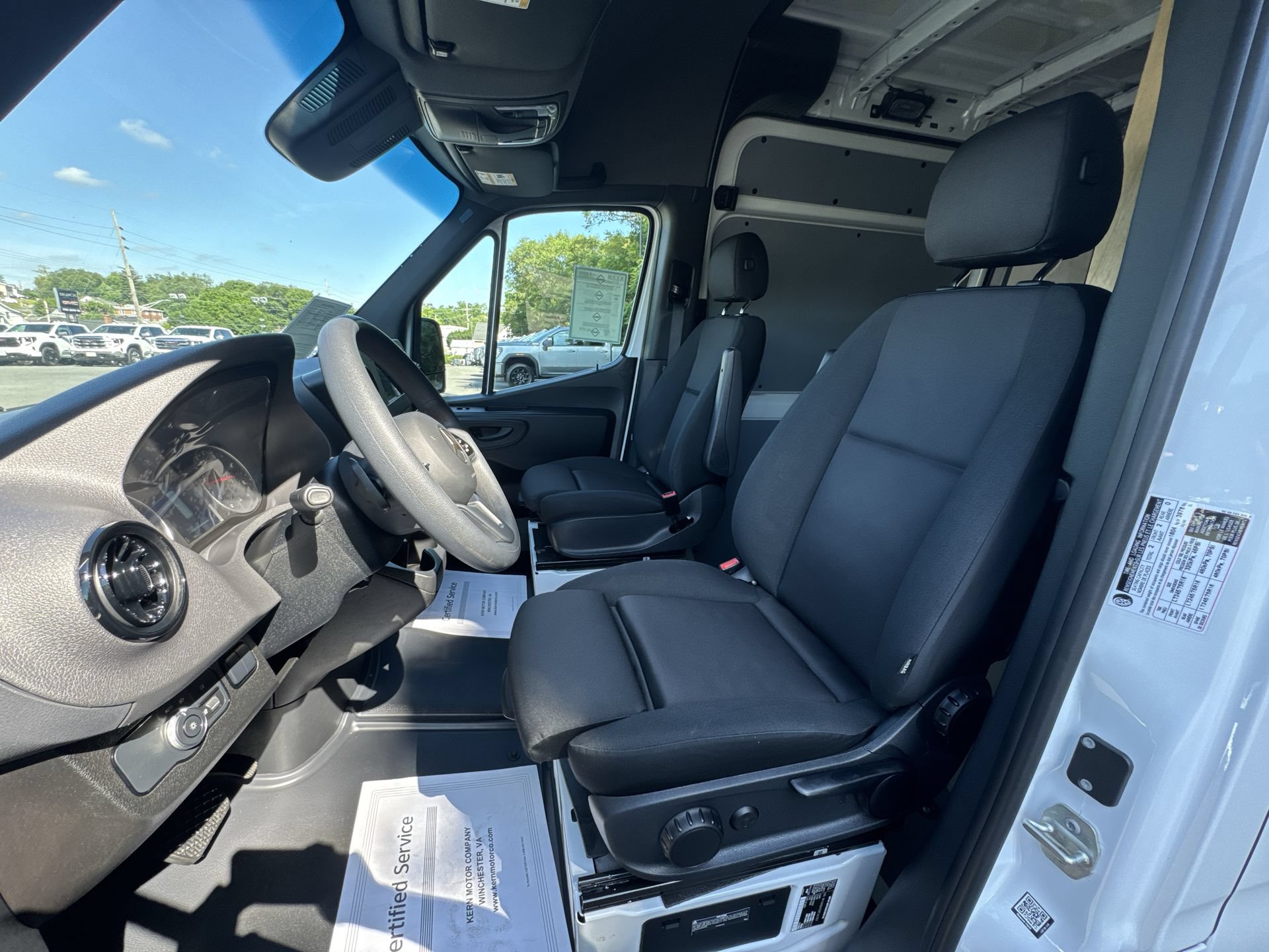 Used 2024 Mercedes-Benz Sprinter 2500 image 13